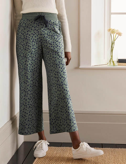 Bas de jogging court Thelma en jersey - Aulne, motif Falling Bud Bas de jogging court Thelma en jersey - Aulne, motif Falling Bud