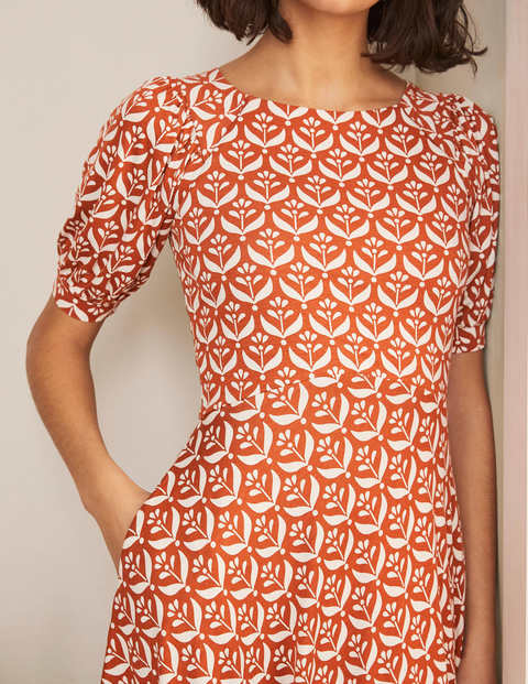 Robe Roberta en jersey - Rouge cuivré, motif Flora Bud Robe Roberta en jersey - Rouge cuivré, motif Flora Bud