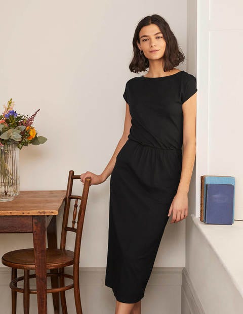 black fitted t shirt dress