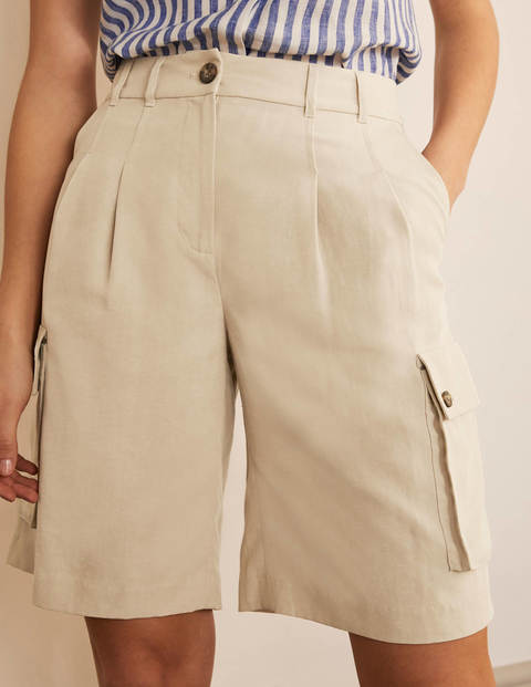 Ailesbury Cargo Shorts - Sand Ailesbury Cargo Shorts - Sand