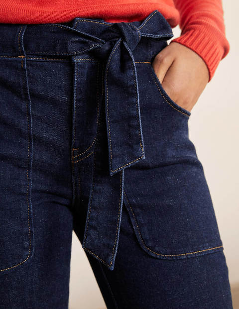 Jeans mit aufgesetzten Taschen und Stoffgürtel - Indigoblau Jeans mit aufgesetzten Taschen und Stoffgürtel - Indigoblau