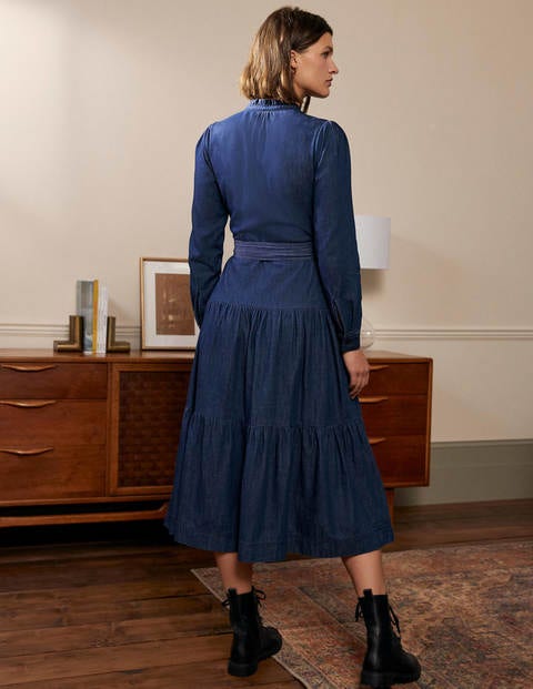 Ellen Hemdblusenkleid mit Stufen - Mittleres Vintageblau, Denim Ellen Hemdblusenkleid mit Stufen - Mittleres Vintageblau, Denim