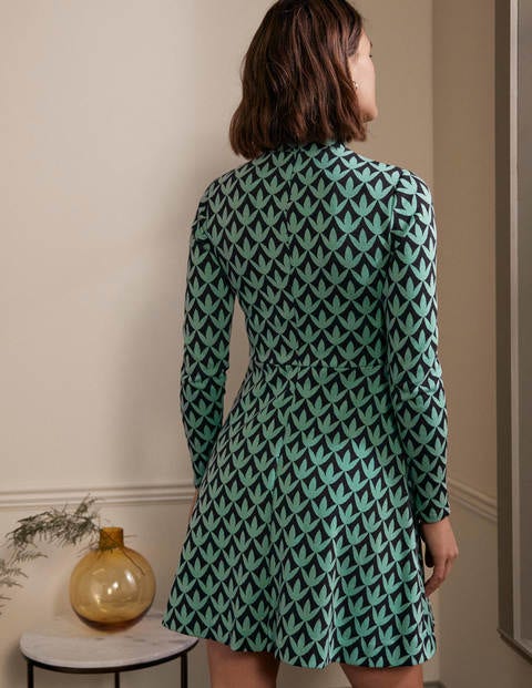 Jacquard-Kleid mit Stehkragen - Csarite, Geometrisches Blütenblattmuster Jacquard-Kleid mit Stehkragen - Csarite, Geometrisches Blütenblattmuster