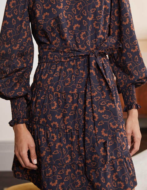 Lyla Stufenkleid - Französisches Navy, Blumenblätter Lyla Stufenkleid - Französisches Navy, Blumenblätter