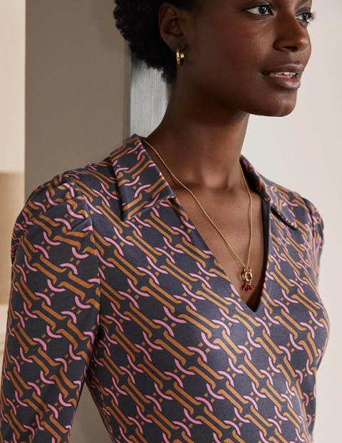 Jersey-Midikleid mit Kragen - Ockergelb, Geometrisches Gliedermuster Jersey-Midikleid mit Kragen - Ockergelb, Geometrisches Gliedermuster