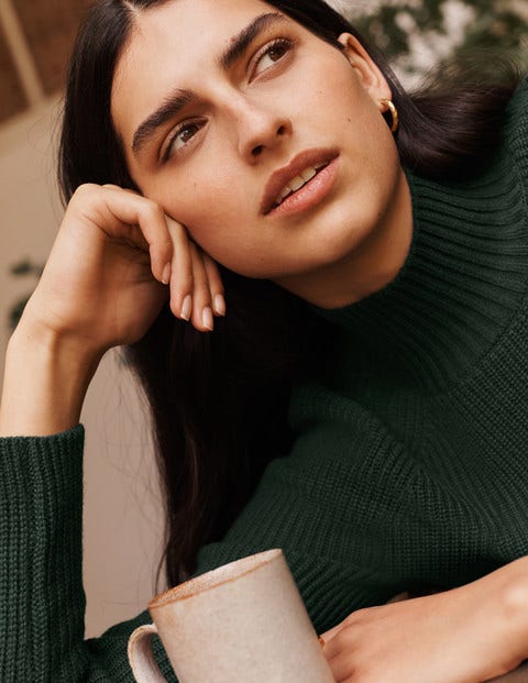 Mia Gerippter Pullover mit hohem Kragen - Mitternachtsgrün Mia Gerippter Pullover mit hohem Kragen - Mitternachtsgrün