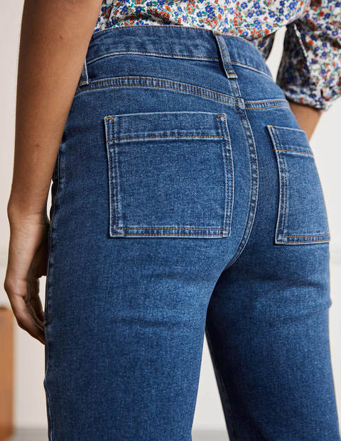 Schmal zulaufende Jeans mit aufgesetzten Taschen - Mittleres Vintageblau Schmal zulaufende Jeans mit aufgesetzten Taschen - Mittleres Vintageblau