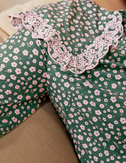 Baumwollhemd mit Statement-Kragen - Palmblattgrün, Filigrane Gänseblümchen