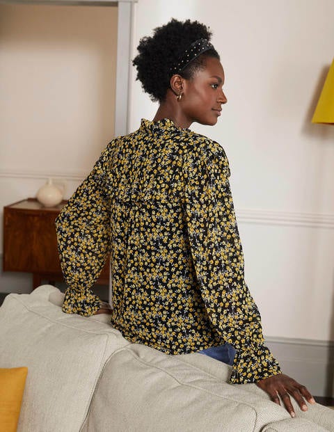 Zoe Bluse mit Rüschen - Schwarz, Abstrakte Zweige Zoe Bluse mit Rüschen - Schwarz, Abstrakte Zweige