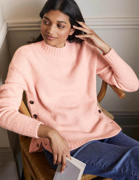 Flauschiger Pullover mit seitlichem Knopf - Milchshake Flauschiger Pullover mit seitlichem Knopf - Milchshake