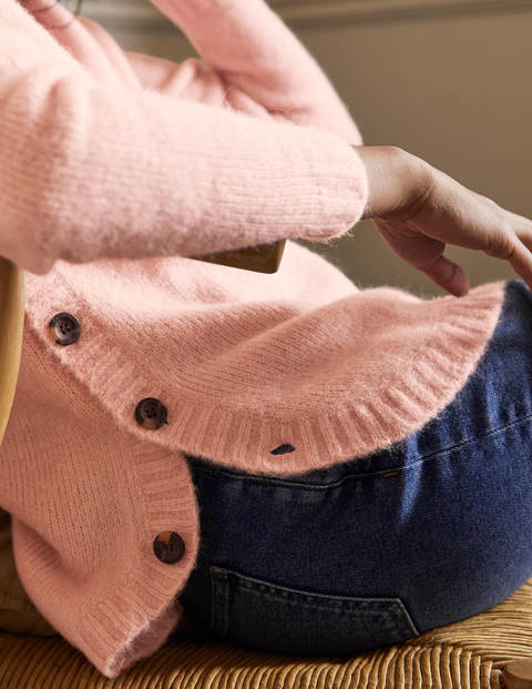 Flauschiger Pullover mit seitlichem Knopf - Milchshake Flauschiger Pullover mit seitlichem Knopf - Milchshake