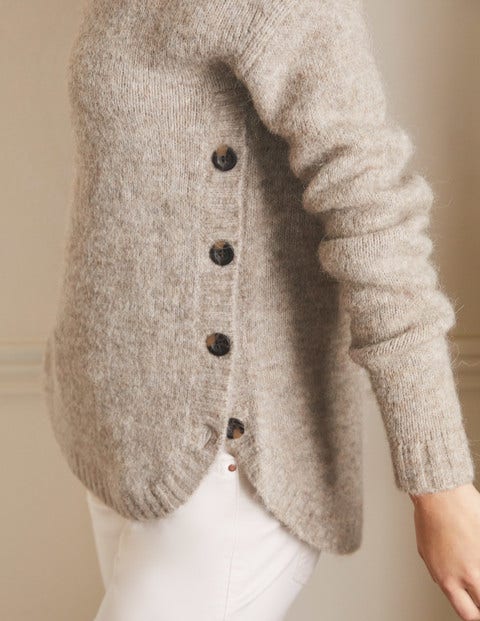Flauschiger Pullover mit seitlichem Knopf - Nerzbraun Melange Flauschiger Pullover mit seitlichem Knopf - Nerzbraun Melange
