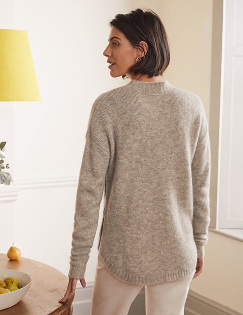 Flauschiger Pullover mit seitlichem Knopf - Nerzbraun Melange Flauschiger Pullover mit seitlichem Knopf - Nerzbraun Melange