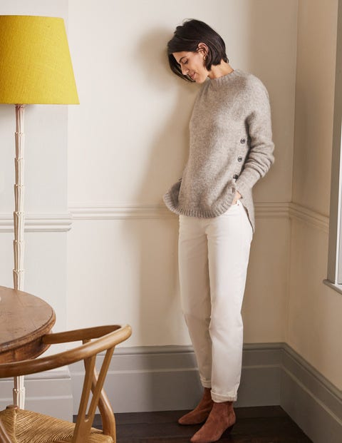 Flauschiger Pullover mit seitlichem Knopf - Nerzbraun Melange Flauschiger Pullover mit seitlichem Knopf - Nerzbraun Melange