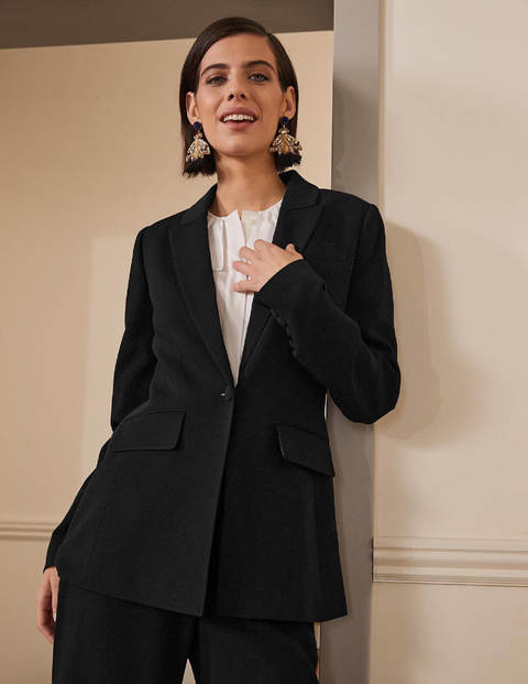womens black fitted suit