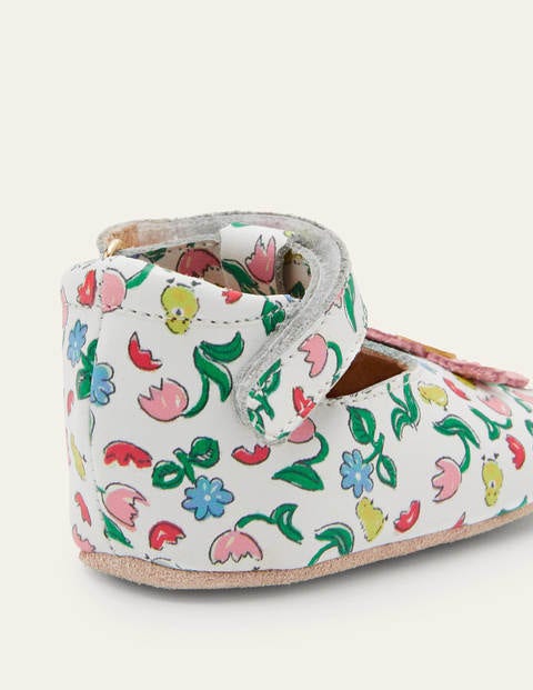 Chaussures Bebe Fantaisie En Cuir Fleurs Roses Boden Fr