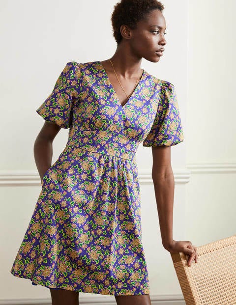 puffed sleeves dress