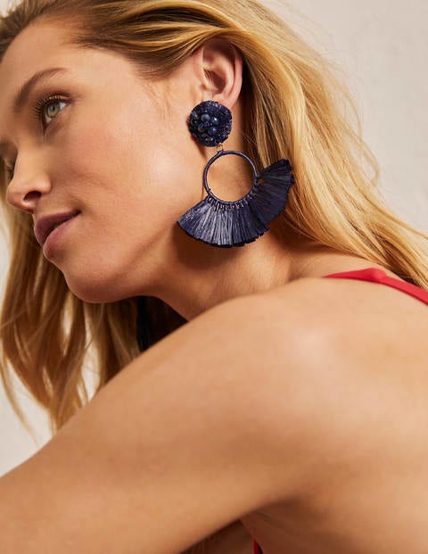 Boucles d'oreilles en raphia à pampilles - Bleu marine Boucles d'oreilles en raphia à pampilles - Bleu marine