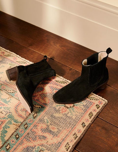Round Heel Suede Chelsea Boots - Black