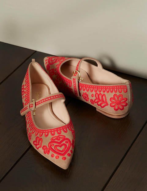 Pointed Toe Mary Jane Shoes - Acorn/Embroidery