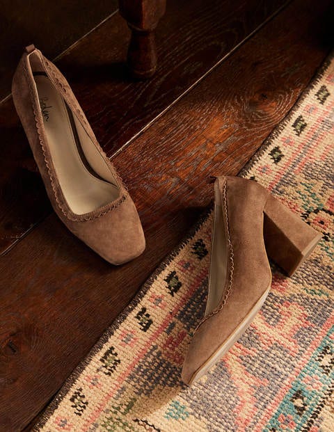 Scalloped Detail Court Heels - Tan