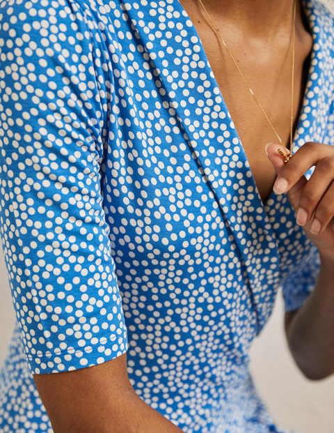 Jerseykleid mit fixierter Wickeloptik - Marokkoblau, Getupft