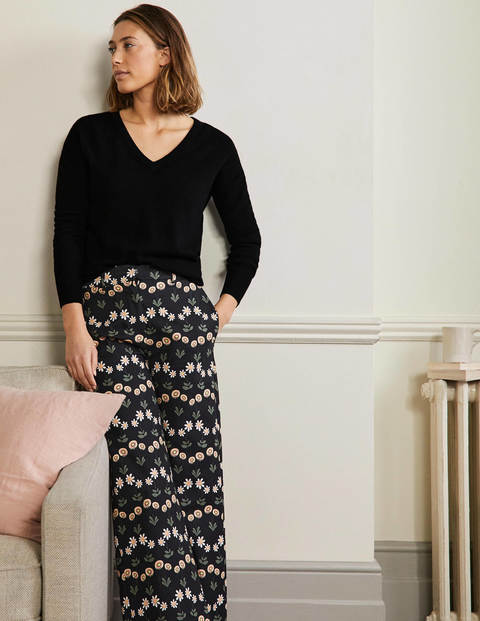 Cashmere V-neck Relaxed Jumper - Black Cashmere V-neck Relaxed Jumper - Black