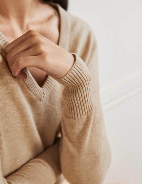 Cashmere V-neck Relaxed Jumper - Chinchilla Melange Cashmere V-neck Relaxed Jumper - Chinchilla Melange