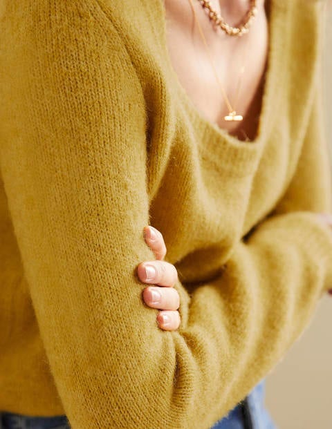 Pull duveteux à col en U - Huile d'olive Pull duveteux à col en U - Huile d'olive