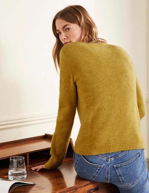 Pull duveteux à col en U - Huile d'olive Pull duveteux à col en U - Huile d'olive