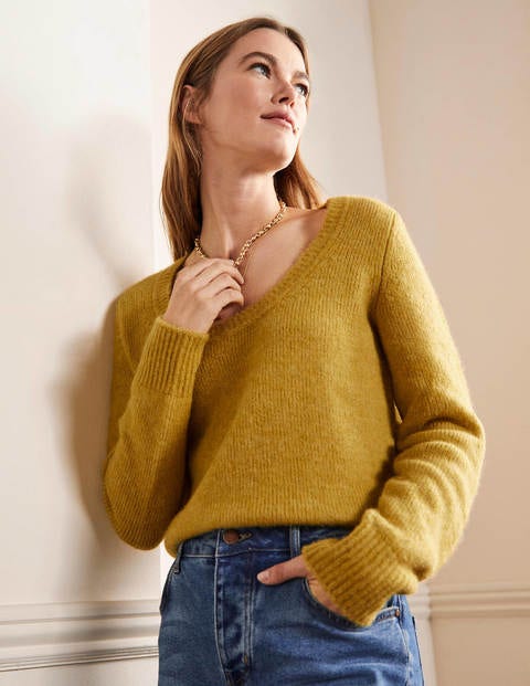 Pull duveteux à col en U - Huile d'olive Pull duveteux à col en U - Huile d'olive