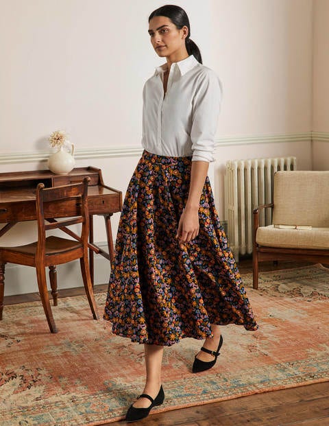green pencil skirt 7 little words