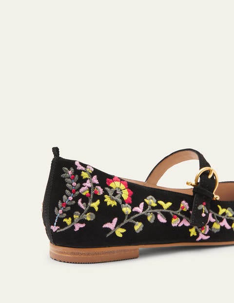 pointed mary jane shoes