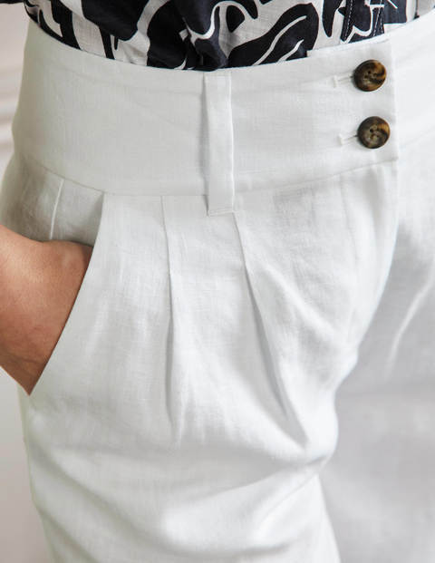 Pleated Linen Shorts - White