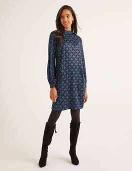 black long sleeve shift dress