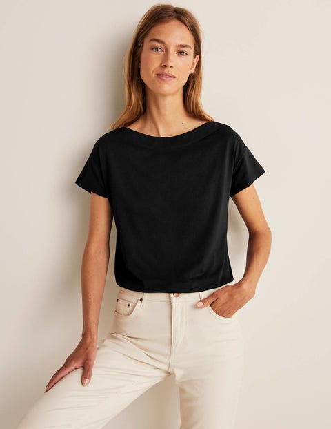 scoop boat neckline