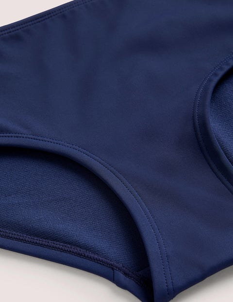 Klassische Bikinishorts Damen Boden