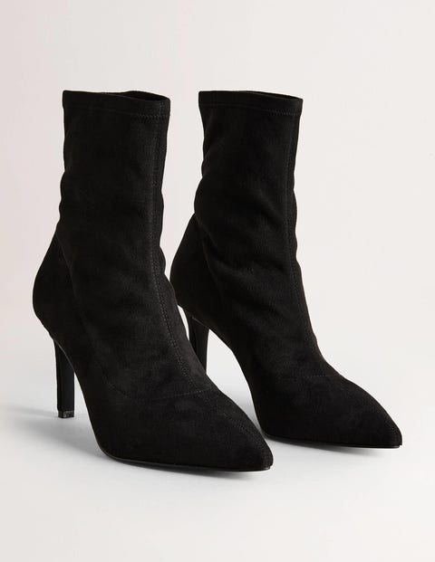stretchy black boots