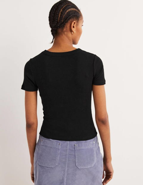 ribbed black shirt