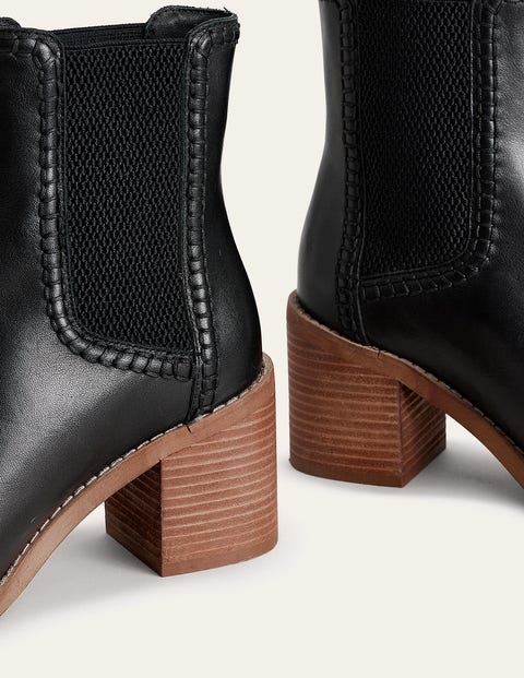 Seaside ebbe tidevand længes efter Block-Heel Chelsea Boots - Black | Boden US