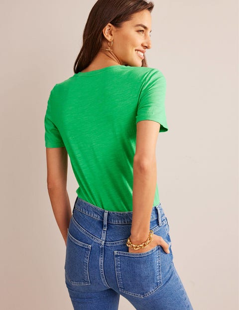 green t shirt women
