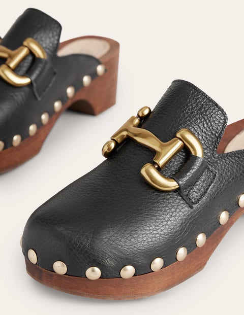 Iris Snaffle Heeled Clogs - Black Tumbled Leather