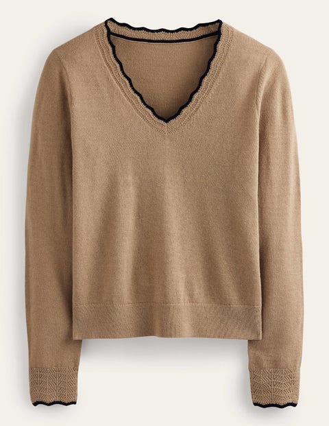 Merino Scallop V-Neck Jumper Camel Women Boden