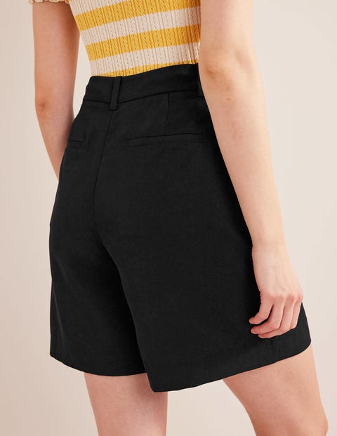 High waist short with front hooks and intimate zipper