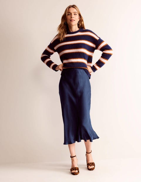 Aggregate 165+ european skirts super hot