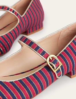 pointed mary jane shoes