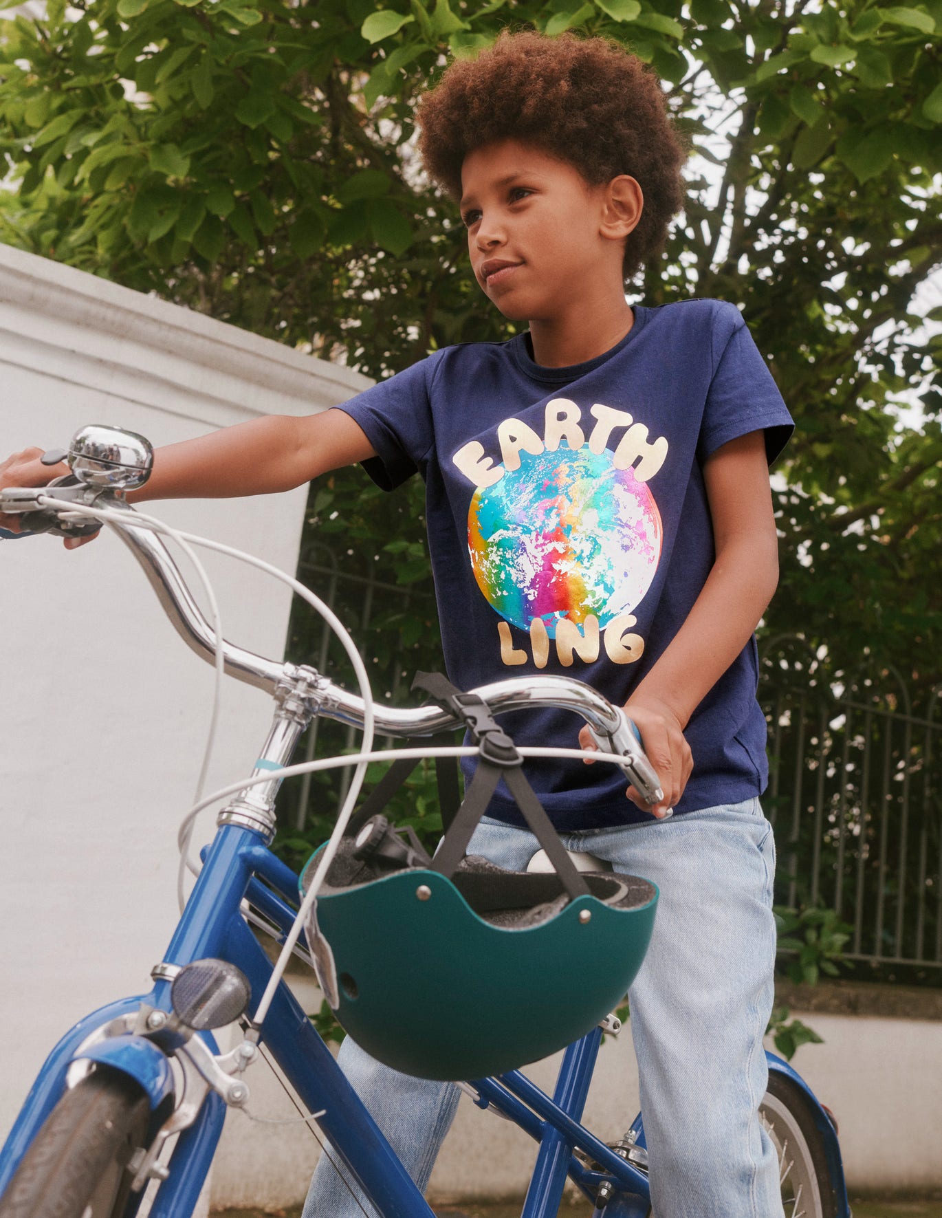 Boden Earth Logo-Print T-Shirt - Bright Navy