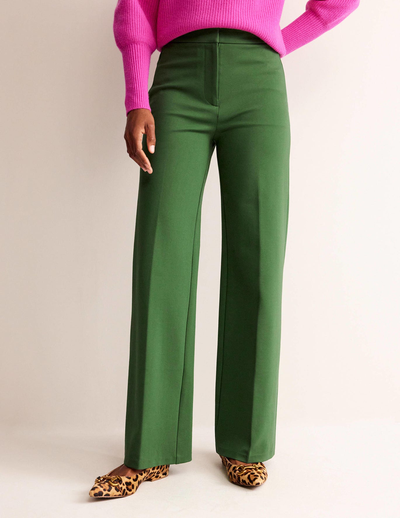 2. The Contemporary Scandi Chic: Simplicity reigns supreme in this aesthetic, a minimalistic capsule wardrobe takes center stage. Think quality basics, timeless trench coats, oversized blazers, and understated jewelry. The result? An effortlessly elegant and 'put-together' ensemble that exudes sophistication.

The power of a well-crafted pair of trousers can sculpt your entire ensemble, plus this season, stripes reign supreme. These versatile pieces below can become the cornerstones of your autumn scandi-chic wardrobe. Currently, you can also get 20% off from Boden DE when you buy 3 or more selected pieces with the code: P9N3.