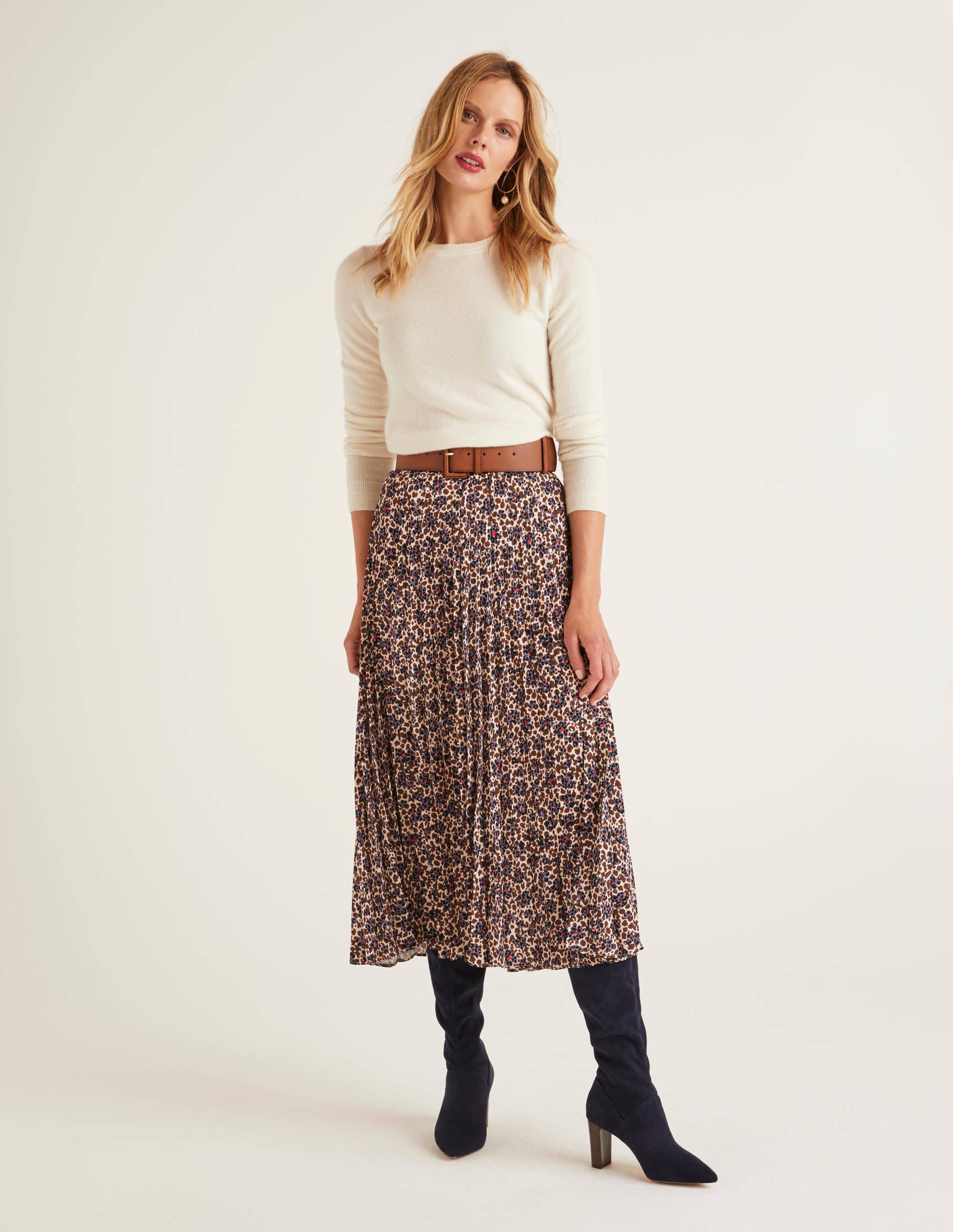brown skirt