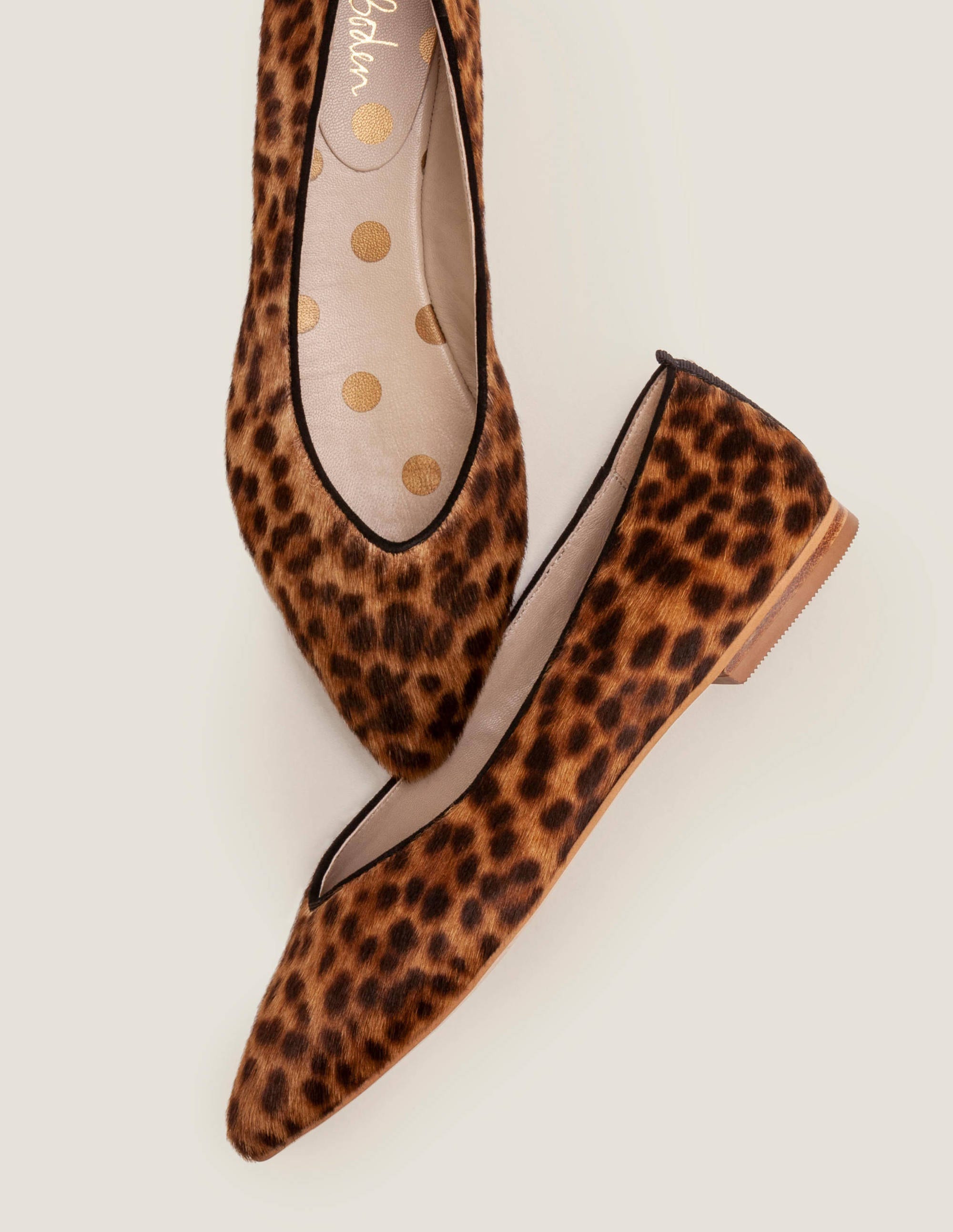 tan pointed flats